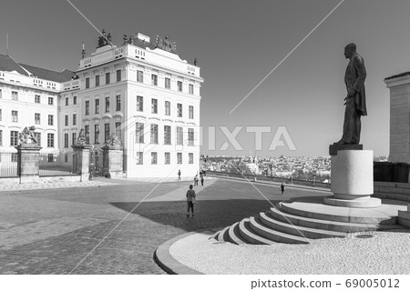 Hradcany square with entrance gate to Prague Castle and statue of Tomas Garrigue Masaryk - the first President of Czechoslovakia, Praha, Czech Republic 69005012