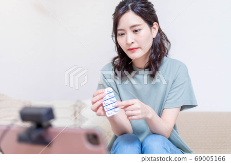Woman receiving online medical treatment with a personal computer Woman receiving online medical treatment with a personal computer 69005166