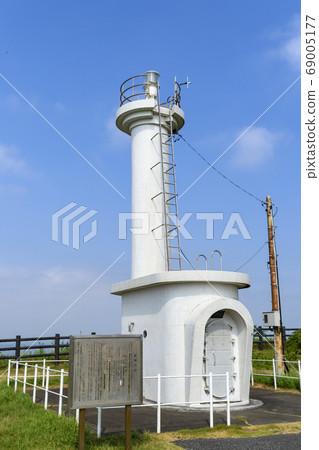 藍藍的天空和堊白的飯岡燈塔 69005177