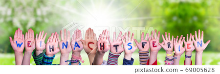 Children Hands Building Weihnachtsferien Means Children Hands Building Weihnachtsferien Means 69005628