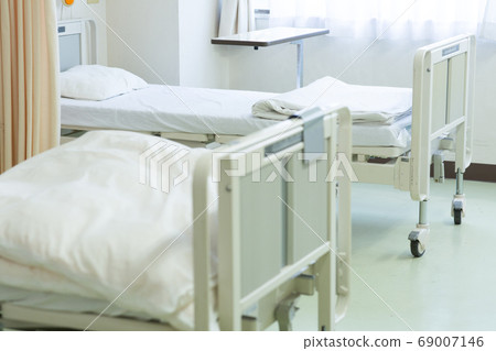 Bed in hospital room 69007146