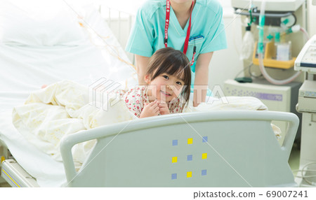 Child and nurse 69007241