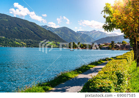 Lake Zell, German: Zeller See, and mountains on the backround. Zell am See, Austrian Alps, Austria Lake Zell, German: Zeller See, and mountains on the backround. Zell am See, Austrian Alps, Austria 69007585