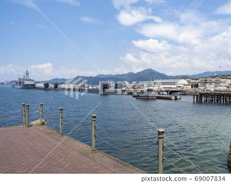 從新井唐人島公園看的自衛艦和潛艇 從新井唐人島公園看的自衛艦和潛艇 69007834