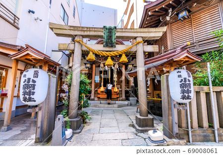 Japan's Tokyo cityscape: Koami Shrine, which is rapidly gaining popularity as a fortune-teller and Zenrai Benten = Nihombashi Koami-cho, Chuo-ku Japan's Tokyo cityscape: Koami Shrine, which is rapidly gaining popularity as a fortune-teller and Zenrai Benten = Nihombashi Koami-cho, Chuo-ku 69008061