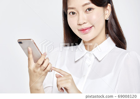 Young woman, business, career woman, business woman Young woman, business, career woman, business woman 69008120