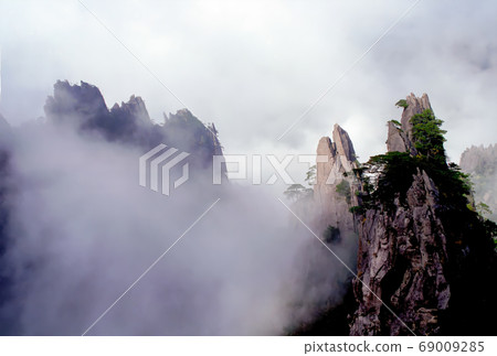 中國黃山的雲海 中國黃山的雲海 69009285