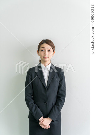 在線面試的年輕女子[求職圖像] 69009318