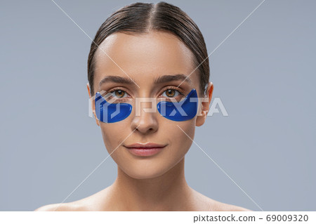 Serene pretty lady with collagen gel pads 69009320