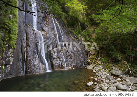 Ochiuchi Falls (Kiho Town, Minamimuro District, Mie Prefecture) 69009488