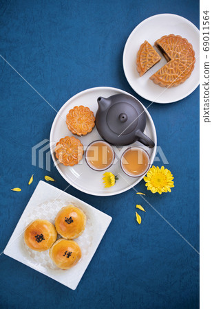 月餅 中秋節 頂視圖 Moon cake Mid-Autumn Festival げっぺい 十五夜 69011564