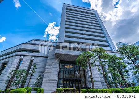 Tokyo cityscape in Japan 69013671