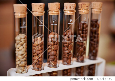 Roasting level of coffee beans 69014259