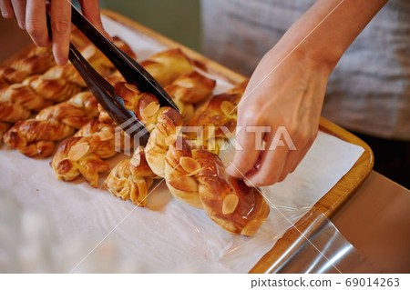 Bakery bagging Bakery bagging 69014263