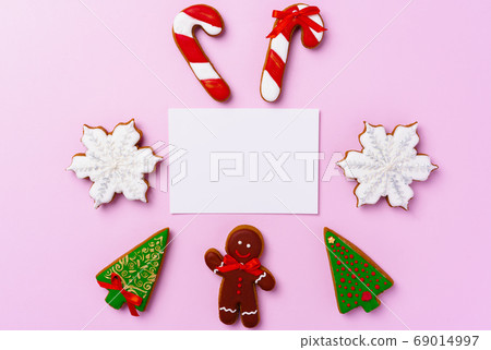 Mock up of holiday greeting card with gingerbread cookies on pink background 69014997