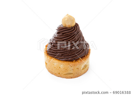 Tart with chocolate and nuts isolated on white 69016388
