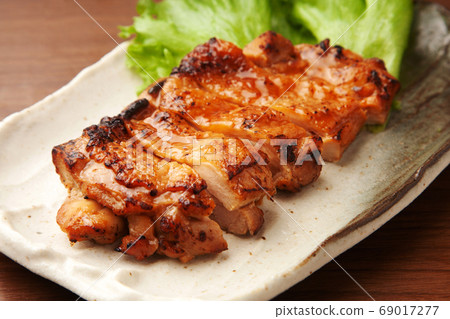 Roasted chicken 69017277