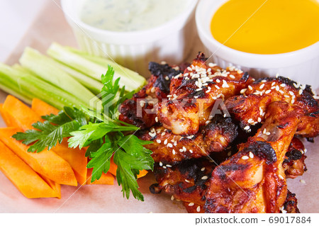 boneless buffalo bbq chicken wngs with ranch sauce boneless buffalo bbq chicken wngs with ranch sauce 69017884