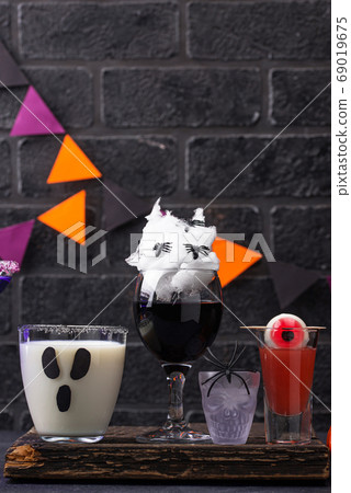 Set of various Halloween drinks Set of various Halloween drinks 69019675