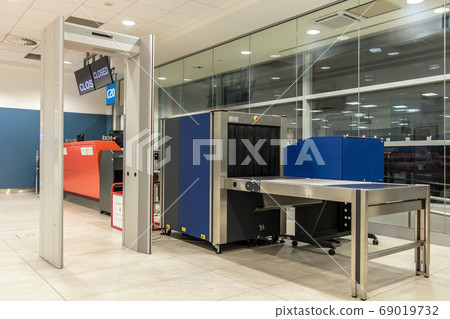 The scanner and security frame for control person 69019732