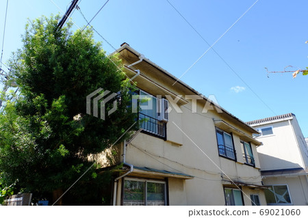 Old apartment 69021060