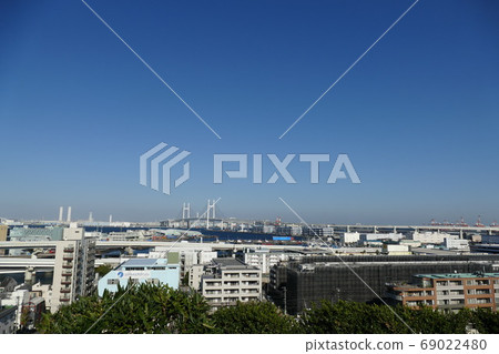 Hill park with a view of the harbor 69022480