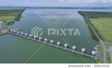 <<Akita Prefecture>> Hachirogata sluice <<Akita Prefecture>> Hachirogata sluice 69023010