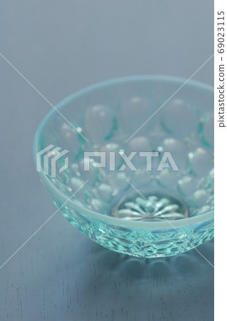 Glass container 69023115