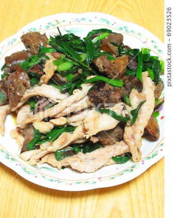Stir-fried with vanilla and cucumber 69023526