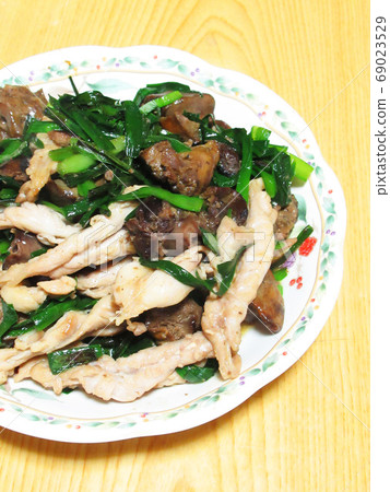 香草和黃瓜炒 69023529