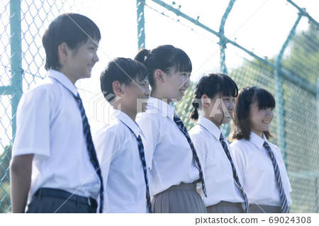 屋頂初中學生 69024308