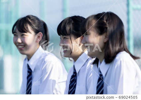 屋頂初中學生 69024505