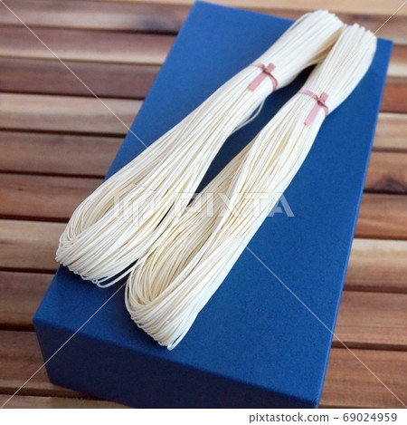 “手捲面” 69024959