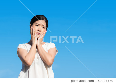 Image of worried woman Image of worried woman 69027570