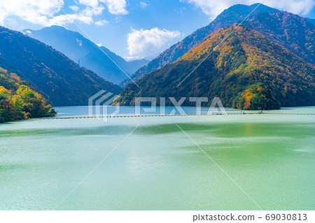 Takase Gorge, Omachi Dam Autumn Leaves [Nagano Prefecture] 69030813