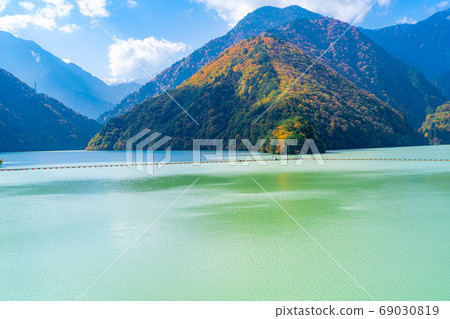 Takase Gorge, Omachi Dam Autumn Leaves [Nagano Prefecture] 69030819