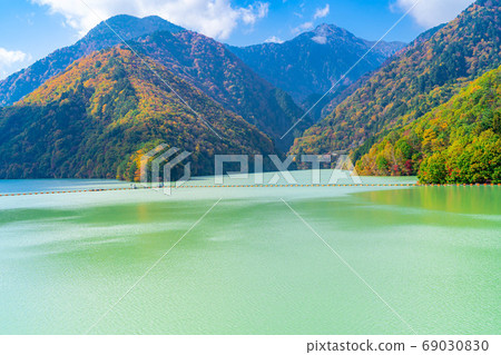 Takase Gorge, Omachi Dam Autumn Leaves [Nagano Prefecture] 69030830