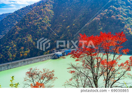 Takase Gorge, Omachi Dam Autumn Leaves [Nagano Prefecture] 69030865