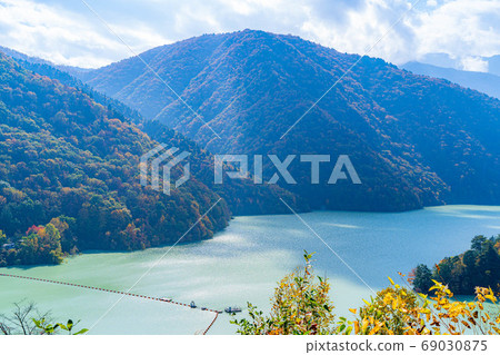 Takase Gorge, Omachi Dam Autumn Leaves [Nagano Prefecture] 69030875