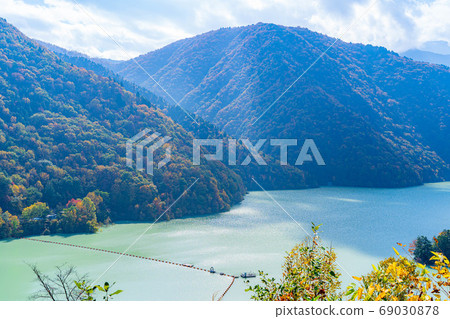 Takase Gorge, Omachi Dam Autumn Leaves [Nagano Prefecture] 69030878