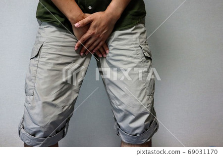 一個男人經常小便的特寫 69031170