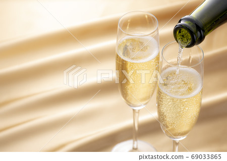 Celebrate a special day or anniversary with champagne 69033865
