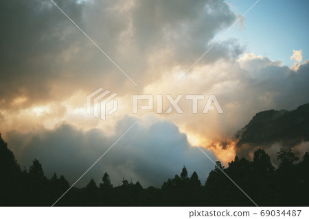 Sky mountain scenery majestic cloud mountains wilderness foreign sunsets cloudy morning sun sunsets sunrise sunrise sunsets beautiful Sky mountain scenery majestic cloud mountains wilderness foreign sunsets cloudy morning sun sunsets sunrise sunrise sunsets beautiful 69034487