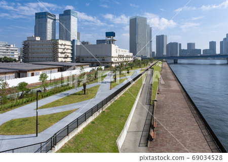 城市景觀:東京灣地區的東京灣公園和塔樓公寓形象 城市景觀:東京灣地區的東京灣公園和塔樓公寓形象 69034528