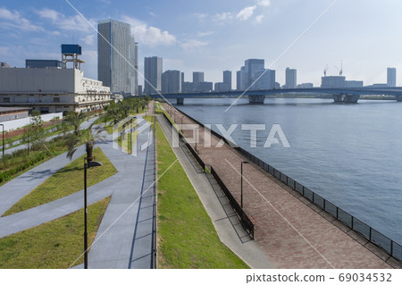 城市景觀:東京灣地區的東京灣公園和塔樓公寓形象 城市景觀:東京灣地區的東京灣公園和塔樓公寓形象 69034532