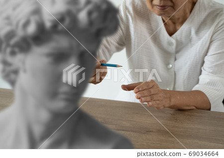 Attentive senior woman Art and Sculpture fun at the creative wor 69034664