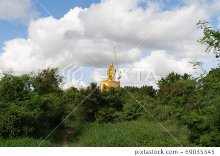 The Giant Golden Buddha in Wat Paknam Phasi Charoen Temple in Ph The Giant Golden Buddha in Wat Paknam Phasi Charoen Temple in Ph 69035345