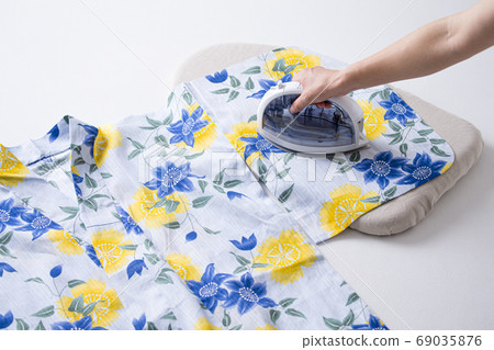 Ironing your Yukata Ironing your Yukata 69035876
