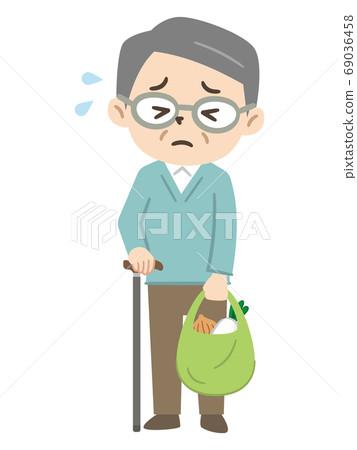 老人攜帶沉重的行李 69036458