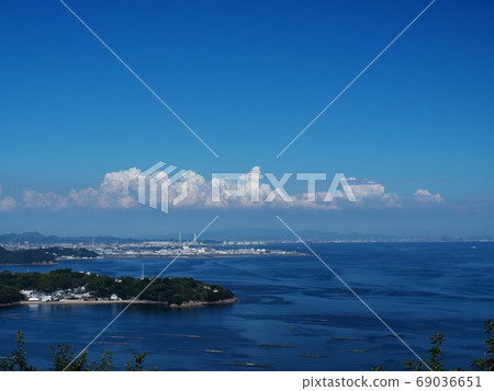 Scenery of Harima Nada seen from Cape Manyo in summer Murozu Akamatsuhana 69036651